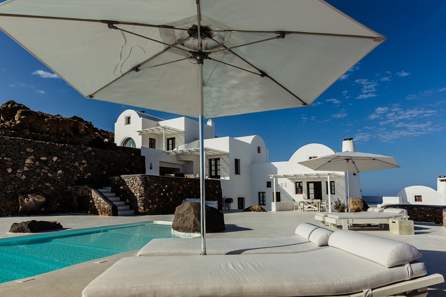 imagen 11 de Aenaon, una villa frente a la caldera de Santorini.