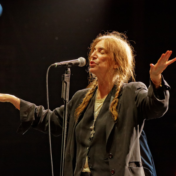 imagen 3 de Because The Night. Patti Smith.