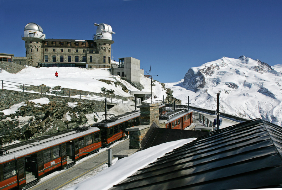 imagen 2 de Hotel y observatorio astronómico en la cima de los Alpes.