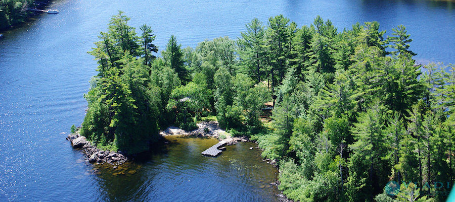imagen 2 de A la venta esta isla en forma de corazón en Canadá.
