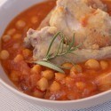 Garbanzos con tomate y liebre.