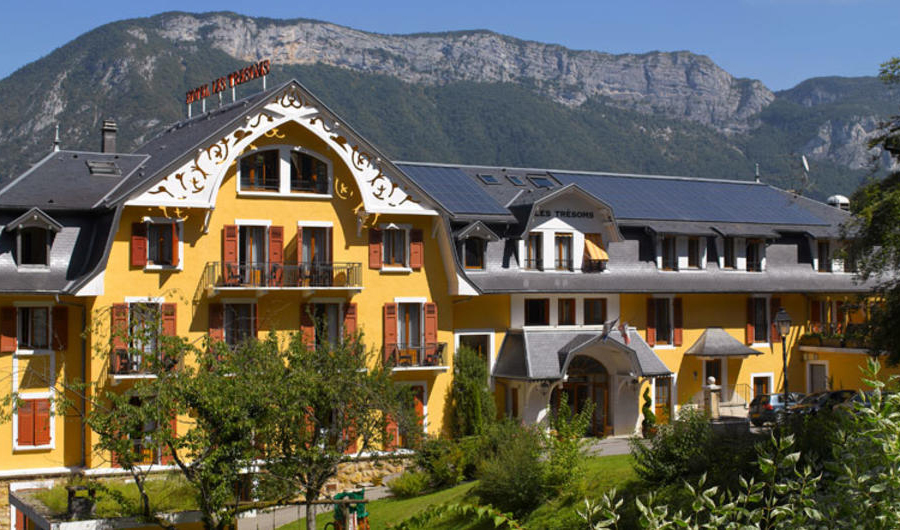 imagen 7 de Bienestar con vistas al lago Annecy en los Alpes: el hotel Les Trésoms.