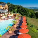 Bienestar con vistas al lago Annecy en los Alpes: el hotel Les Trésoms.