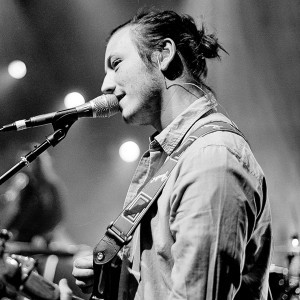 Maybe We´re Home. Lewis Watson.