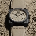 Un reloj Bell & Ross del color de la arena.