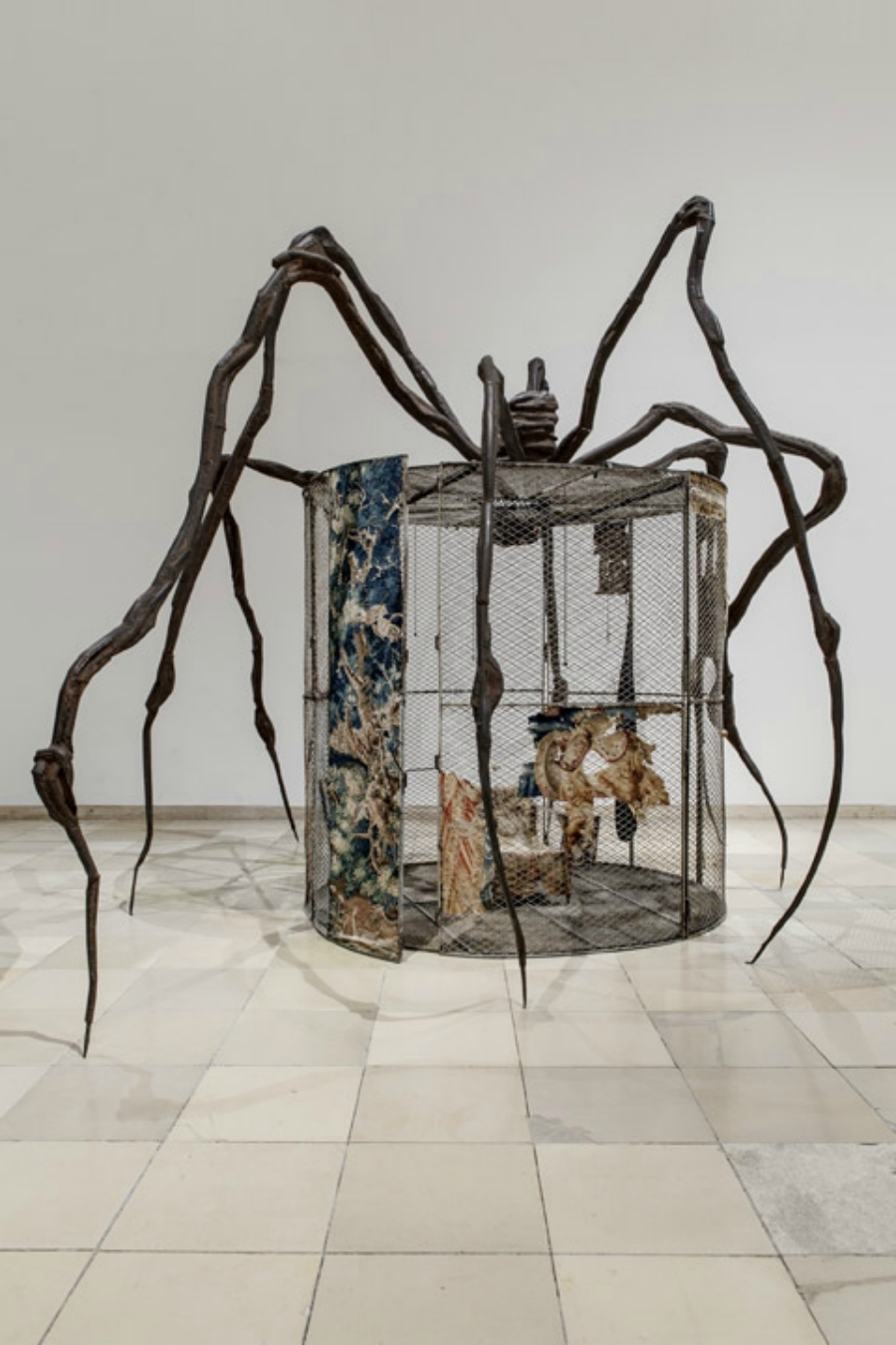 imagen 5 de Celdas, arañas y otros fetiches de Louise Bourgeois.