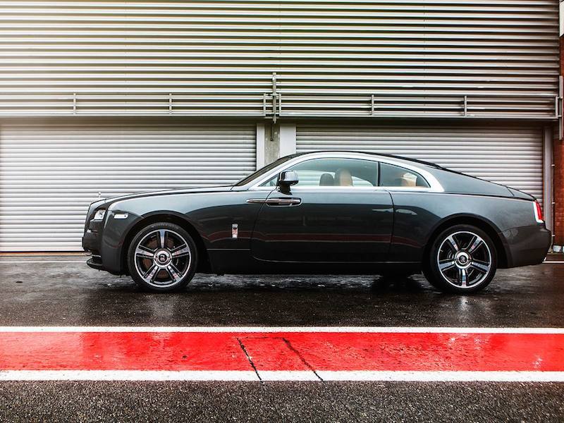 imagen 5 de Rolls-Royce rinde homenaje al circuito de Spa con un potente ultra deportivo.