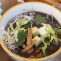 Sopa de frijoles negros.