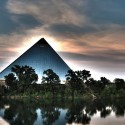 Una noche en la Gran Pirámide de Memphis.