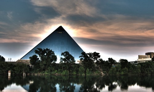 Una noche en la Gran Pirámide de Memphis.