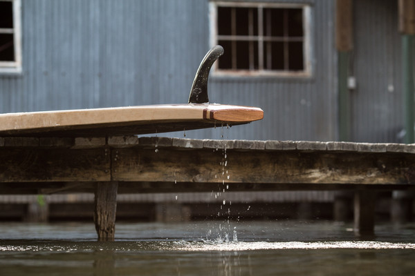 imagen 5 de Una tabla de madera de cerezo, cedro y abeto, para amantes del paddel surf.