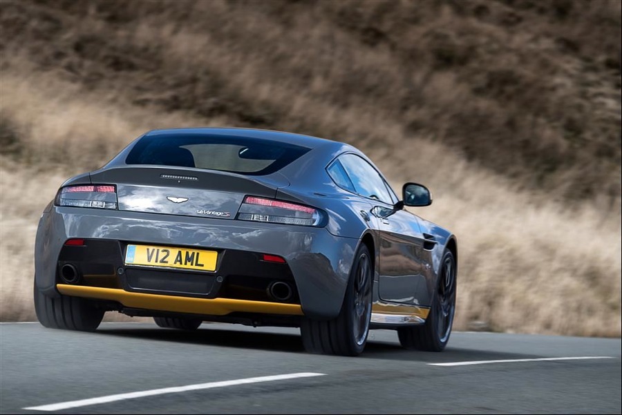imagen 13 de Aston Martin se pone vanguardista y deportivo con el V12 Vantage S 2017.