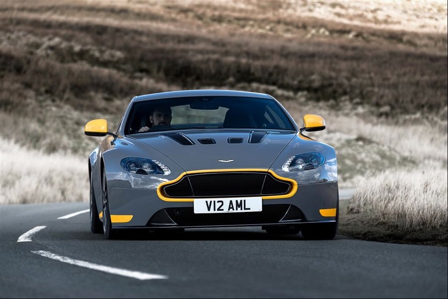 imagen 14 de Aston Martin se pone vanguardista y deportivo con el V12 Vantage S 2017.
