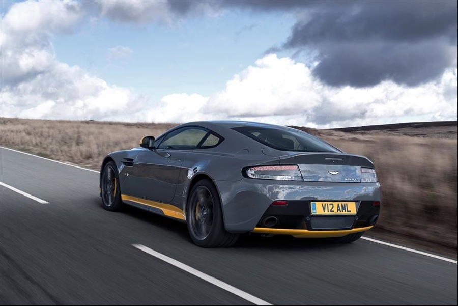 imagen 15 de Aston Martin se pone vanguardista y deportivo con el V12 Vantage S 2017.