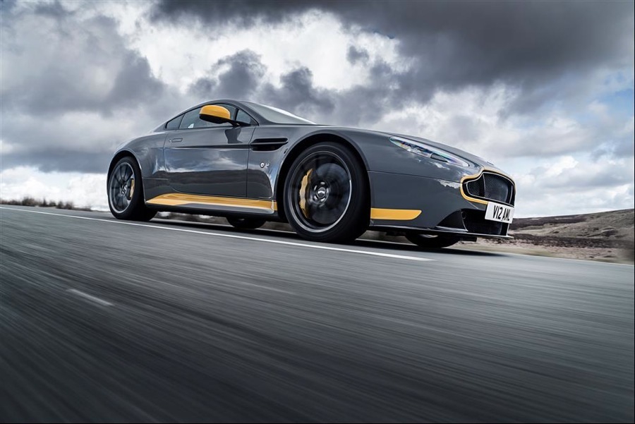 imagen 16 de Aston Martin se pone vanguardista y deportivo con el V12 Vantage S 2017.