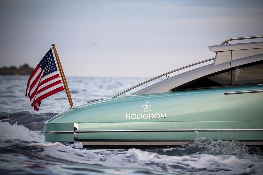 imagen 7 de Hodgdon Limo Tender, una limusina hecha para navegar.
