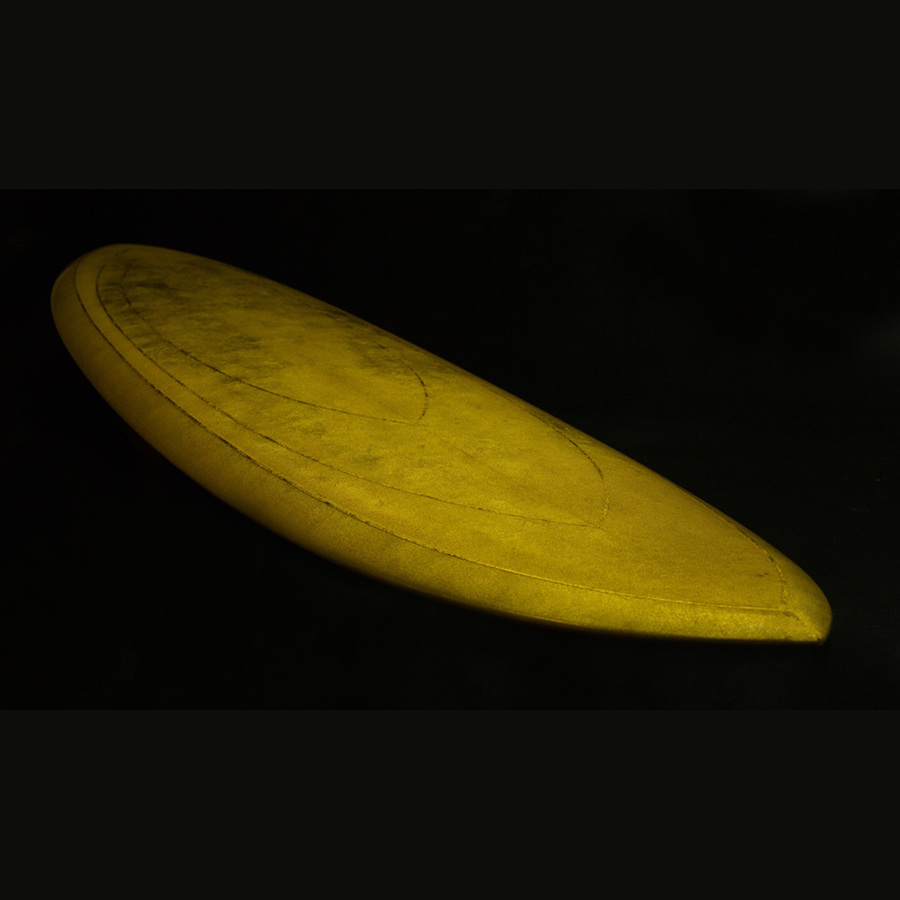 imagen 2 de La tabla de surf más exclusiva, impactante, dorada… y más cara del mundo.