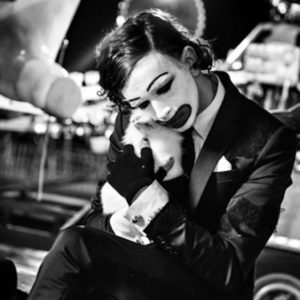 Las fases del enamoramiento explicadas de forma de sencilla por The 1975.