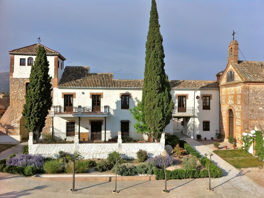 imagen 2 de Cortijo del Marqués, un hotel con historia a un paso de Granada.