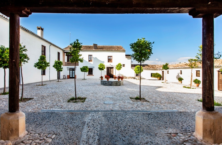 imagen 8 de Cortijo del Marqués, un hotel con historia a un paso de Granada.