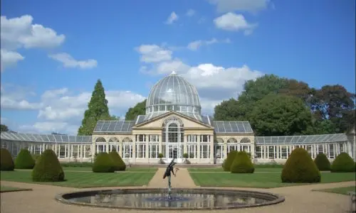 De una mansión con leyenda de rey muerto y del Syon Park.