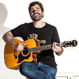 El cantante Edu Quindós escribe canciones para ganarse los corazones.