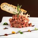 6 restaurantes donde comer el más sorprendente steak tartar.