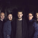 La banda valenciana Metropol relanza su último disco en una edición especial que incluye cinco nuevos temas.