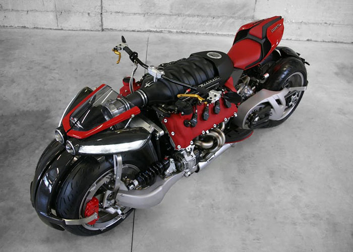 imagen 3 de Cuatro ruedas y 470 Cv de motor Maserati V8 para una moto como un relámpago.