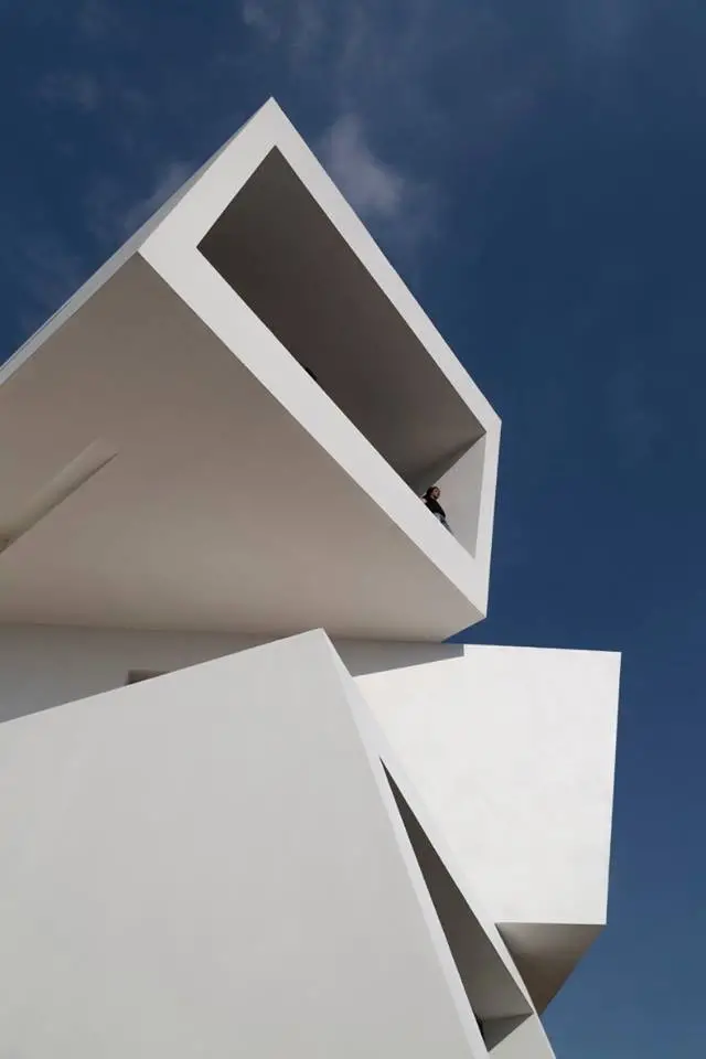 imagen 4 de Mosha House, la bella casa desestructurada.