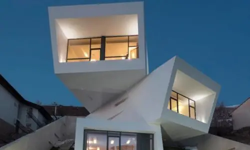 Mosha House, la bella casa desestructurada.