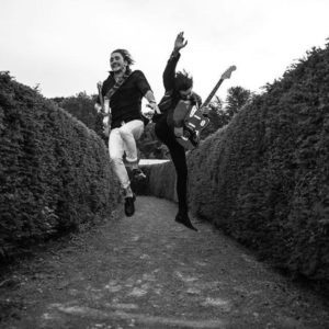 Música para un encuentro en la tercera fase con Eliza And The Bear.