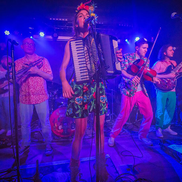 imagen 1 de Pineapple Girl. Molotov Jukebox.