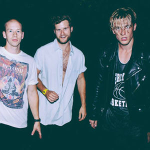 Si la vida siempre te pilla a contrapié, que al menos suene la música de LANY.