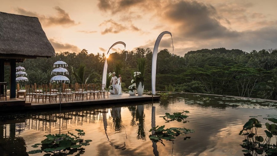 imagen 23 de Uno de los hoteles más espectaculares del mundo está en una granja balinesa.