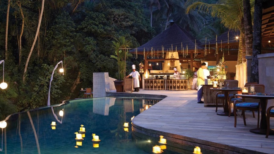 imagen 24 de Uno de los hoteles más espectaculares del mundo está en una granja balinesa.