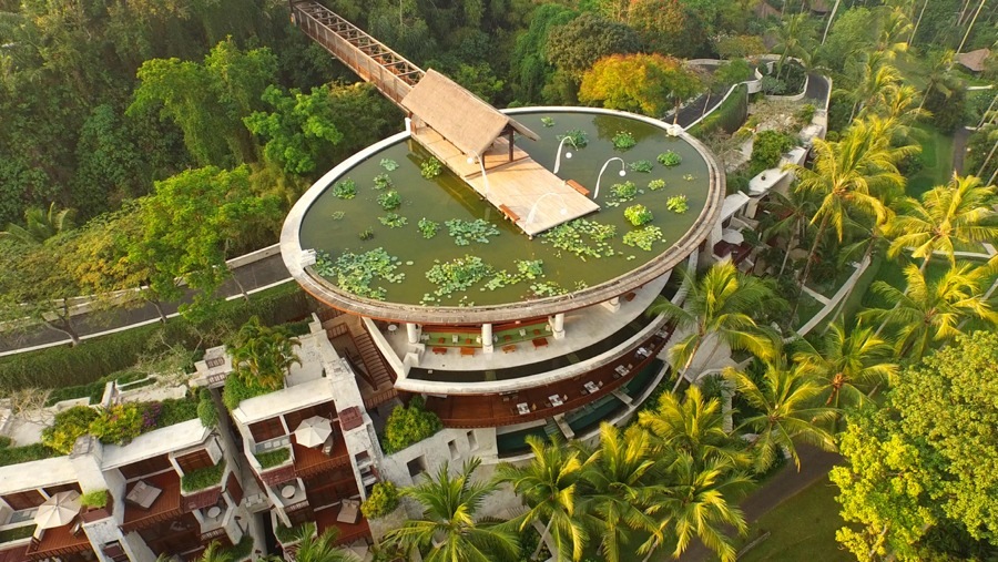 imagen 1 de Uno de los hoteles más espectaculares del mundo está en una granja balinesa.