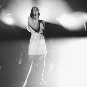 Viaje sin paradas y directo al estrellato desde Suecia de la cantante Léon.