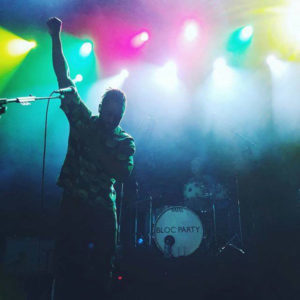 Mediante el color y el baile, Bloc Party transforma la virtud en algo sexual.