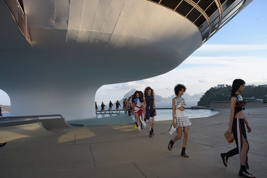 imagen 78 de Vuitton y Niemeyer compiten en audacia.