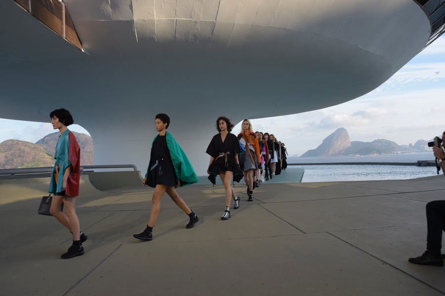 imagen 82 de Vuitton y Niemeyer compiten en audacia.