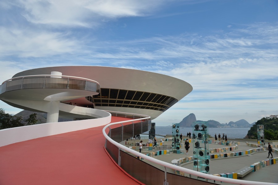 imagen 86 de Vuitton y Niemeyer compiten en audacia.
