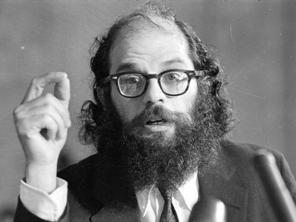 Allen Ginsberg, portavoz del movimiento beat y padre espiritual del Flower Power.