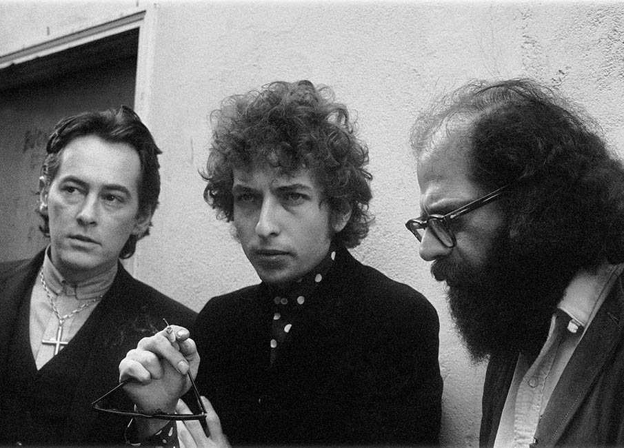 Al oír a Bob Dylan pensé que un alma cogía la antorcha de América. Dylan es un trovador del siglo XX, merecedor del Premio Nobel por sus virtudes imponentes y universales.