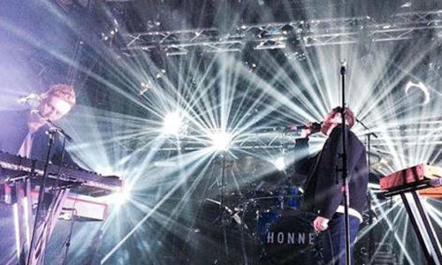 El dúo Honne adelanta un tema de su álbum de debut que saldrá en julio.