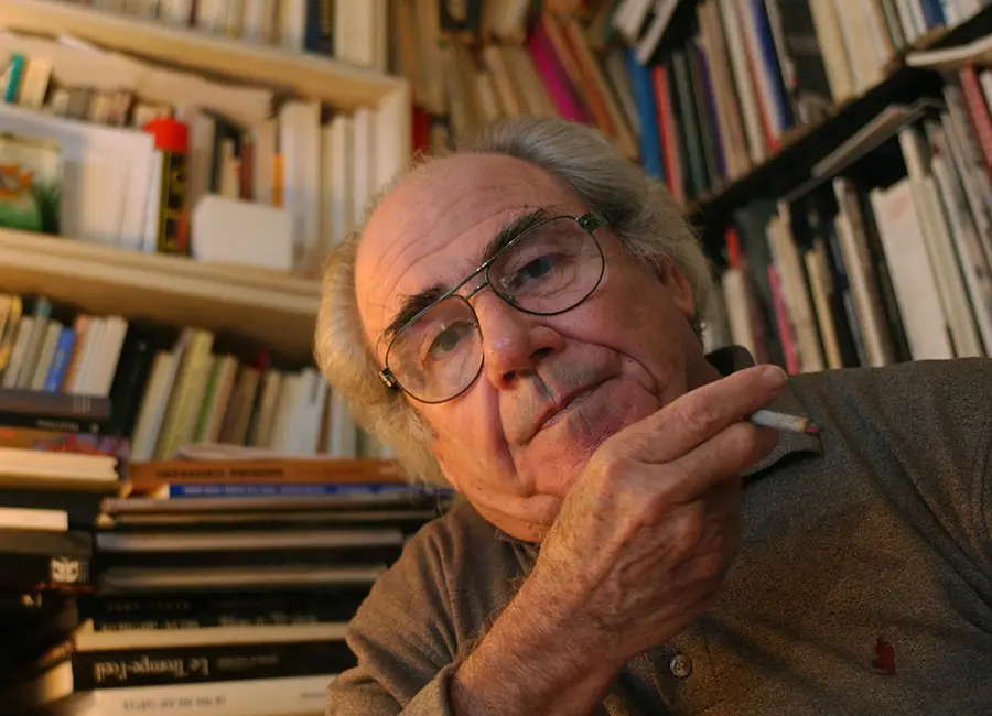 El principio de mundialización de la información va en contra del principio universal de la solidaridad. Ello es así porque la información se agota en sí misma y ella misma es su fin.