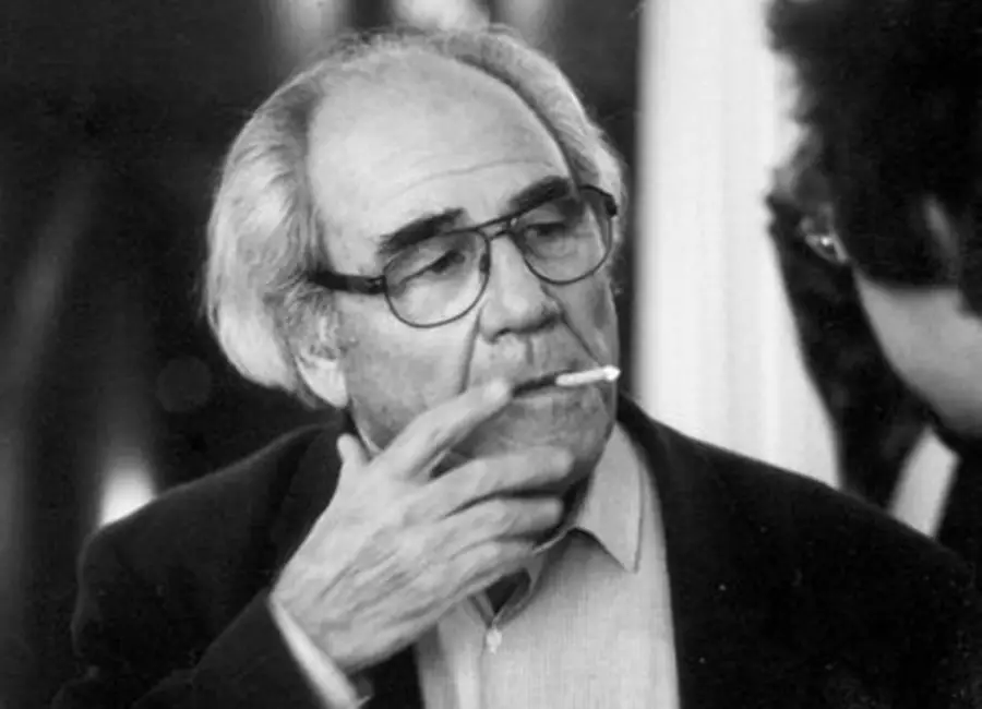 El simulacro no es lo que oculta la verdad. Es la verdad la que oculta que no hay verdad. El simulacro es verdadero.