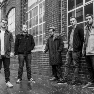 Déjate llevar por el trepidante sonido de los londinenses New Street Adventure.