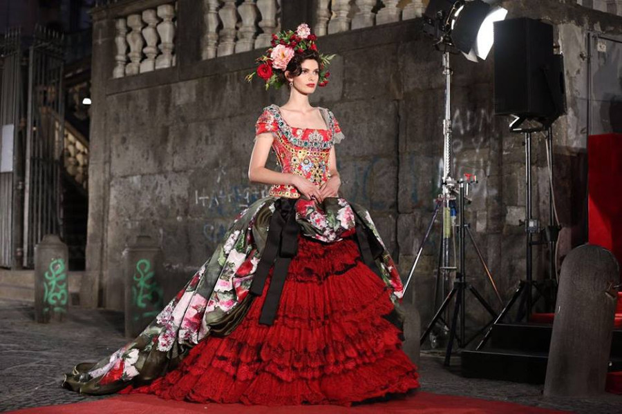 imagen 1 de Dolce y Gabbana: Desfile de Alta Costura en Nápoles.