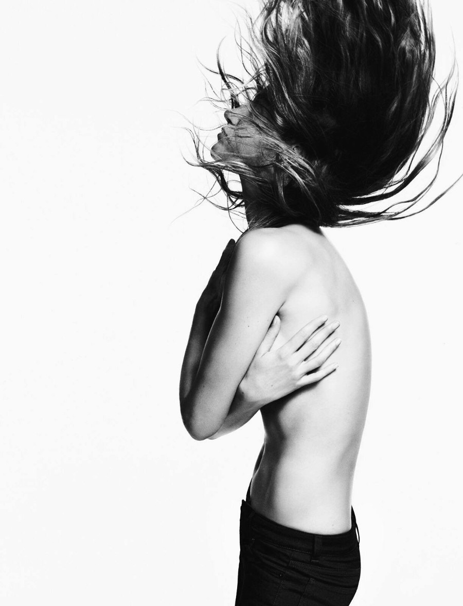 imagen 5 de El top less de Gisele Bündchen para Givenchy.